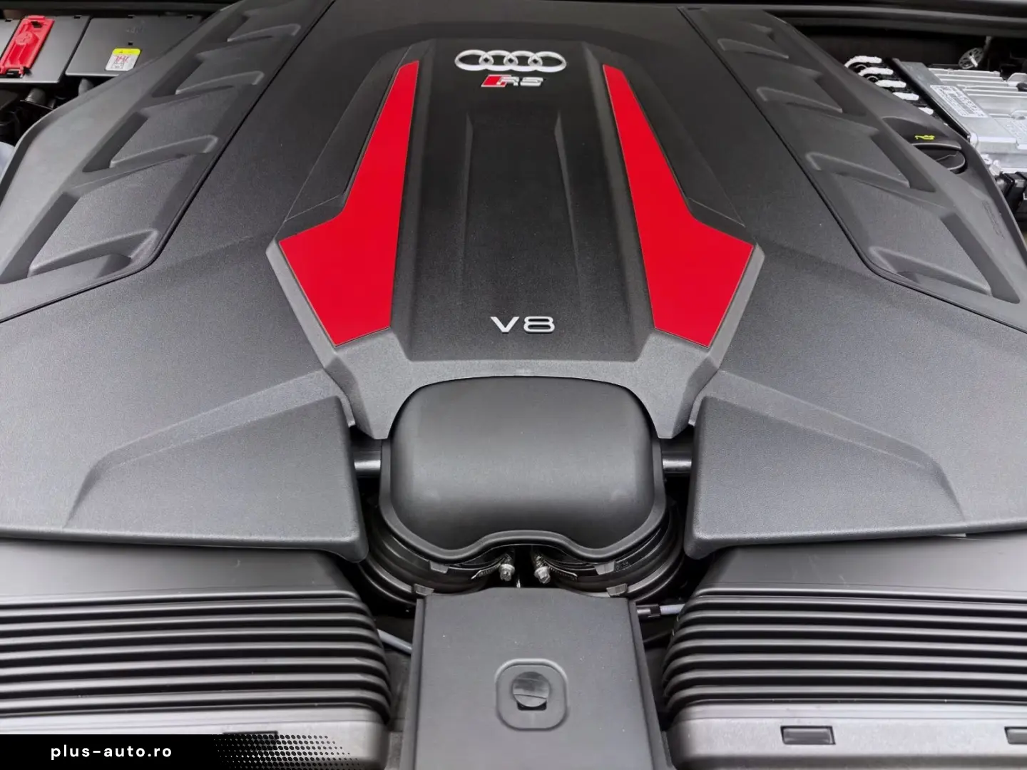 Audi RS Q8 SUV PERFORMANCE