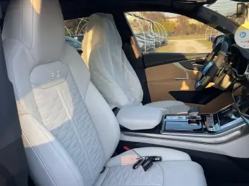 Audi RSQ8 Performance
