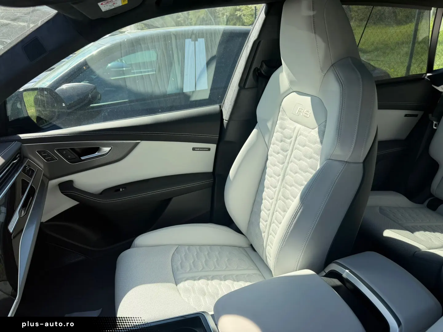 Audi RSQ8 Performance