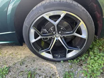 Audi RSQ8 Performance