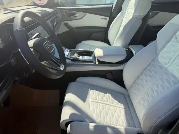 Audi RSQ8 Performance
