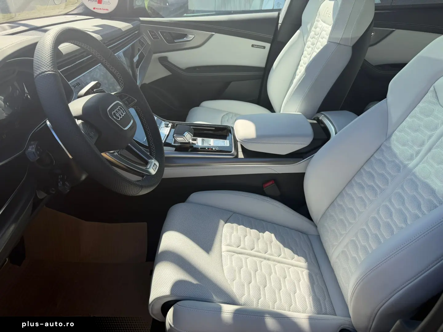 Audi RSQ8 Performance
