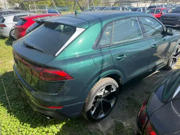Audi RSQ8 Performance