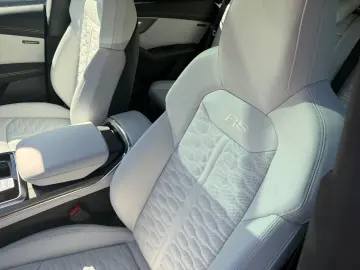 Audi RSQ8 Performance