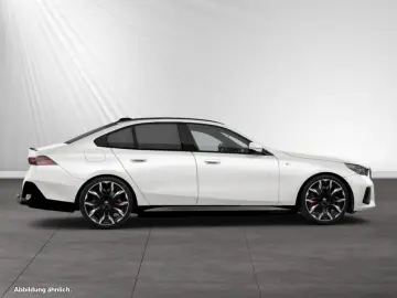 BMW 530e M Sport Pro AHK Pano 21 LMR B&W