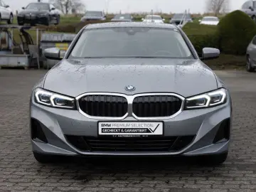 BMW 320e FACEL. NAVI HGSD KAMERA LED SHZ PDC MEMORY