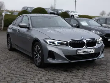 BMW 320e FACEL. NAVI HGSD KAMERA LED SHZ PDC MEMORY