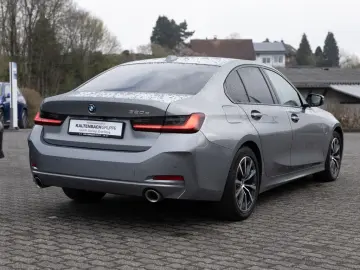 BMW 320e FACEL. NAVI HGSD KAMERA LED SHZ PDC MEMORY