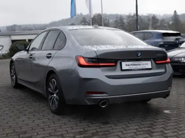 BMW 320e FACEL. NAVI HGSD KAMERA LED SHZ PDC MEMORY
