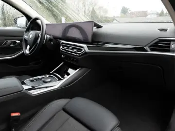 BMW 320e FACEL. NAVI HGSD KAMERA LED SHZ PDC MEMORY