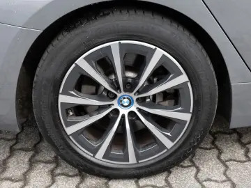 BMW 320e FACEL. NAVI HGSD KAMERA LED SHZ PDC MEMORY