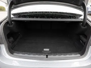 BMW 320e FACEL. NAVI HGSD KAMERA LED SHZ PDC MEMORY