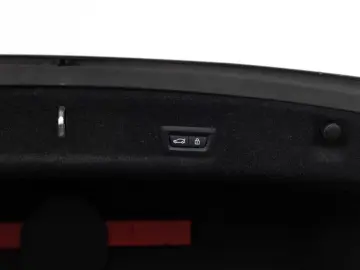 BMW 320e FACEL. NAVI HGSD KAMERA LED SHZ PDC MEMORY