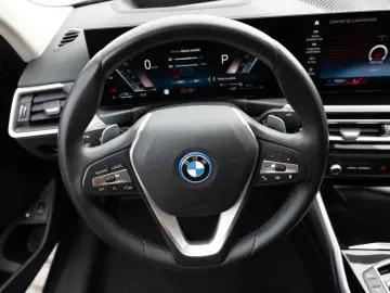 BMW 320e FACEL. NAVI HGSD KAMERA LED SHZ PDC MEMORY