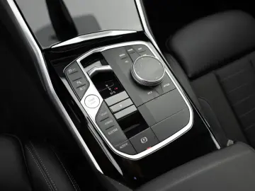 BMW 320e FACEL. NAVI HGSD KAMERA LED SHZ PDC MEMORY