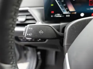 BMW 320e FACEL. NAVI HGSD KAMERA LED SHZ PDC MEMORY