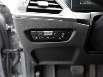 BMW 320e FACEL. NAVI HGSD KAMERA LED SHZ PDC MEMORY