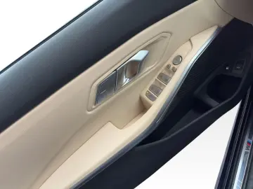 BMW 330e xDrive Limousine M Sport ACC LH Widscreen