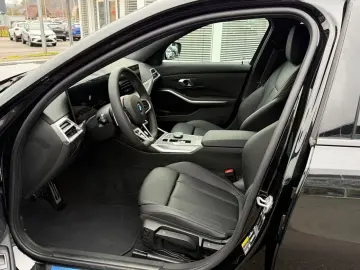 BMW 330e xDrive M Sport Pro LED Inno Paket 19