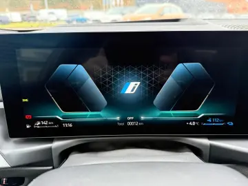 BMW 330e xDrive M Sport Pro LED Inno Paket 19