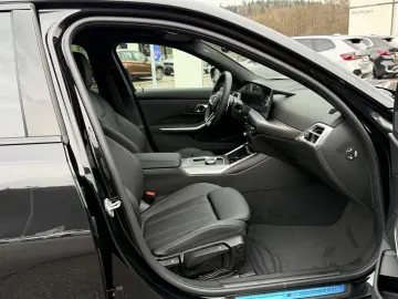 BMW 330e xDrive M Sport Pro LED Inno Paket 19