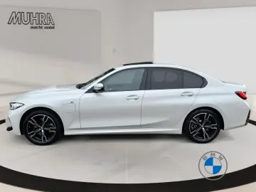 BMW 330e xDrive Limousine M Sportpaket 18  Schiebeda