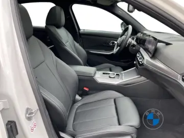 BMW 330e xDrive Limousine M Sportpaket 18  Schiebeda