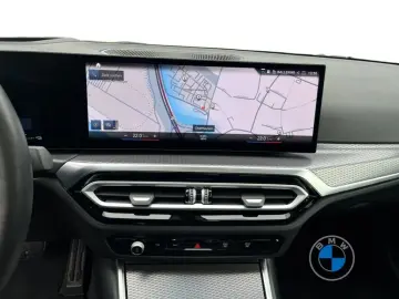 BMW 330e xDrive Limousine M Sportpaket 18  Schiebeda