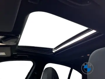 BMW 330e xDrive Limousine M Sportpaket 18  Schiebeda