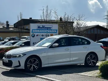 BMW 330e M Sport HUD GlasD.SuView.Ha Ka.Ad-Fahrw.AHK