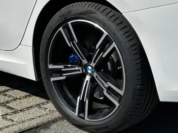 BMW 330e M Sport HUD GlasD.SuView.Ha Ka.Ad-Fahrw.AHK
