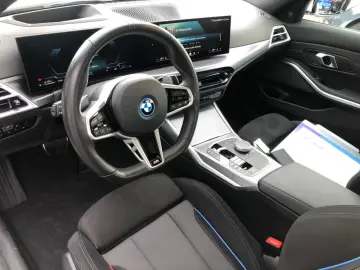 BMW 330e M Sport HUD GlasD.SuView.Ha Ka.Ad-Fahrw.AHK