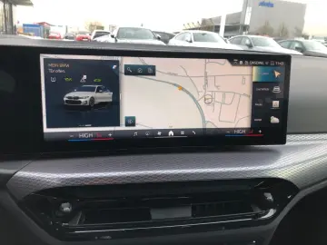 BMW 330e M Sport HUD GlasD.SuView.Ha Ka.Ad-Fahrw.AHK