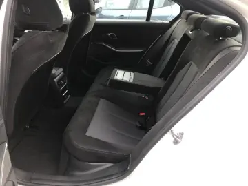 BMW 330e M Sport HUD GlasD.SuView.Ha Ka.Ad-Fahrw.AHK