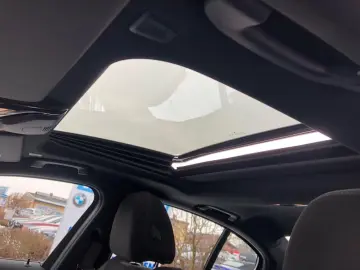 BMW 330e M Sport HUD GlasD.SuView.Ha Ka.Ad-Fahrw.AHK