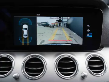 Mercedes-Benz E 300 de 4Matic 9G-TRONIC Avantgarde