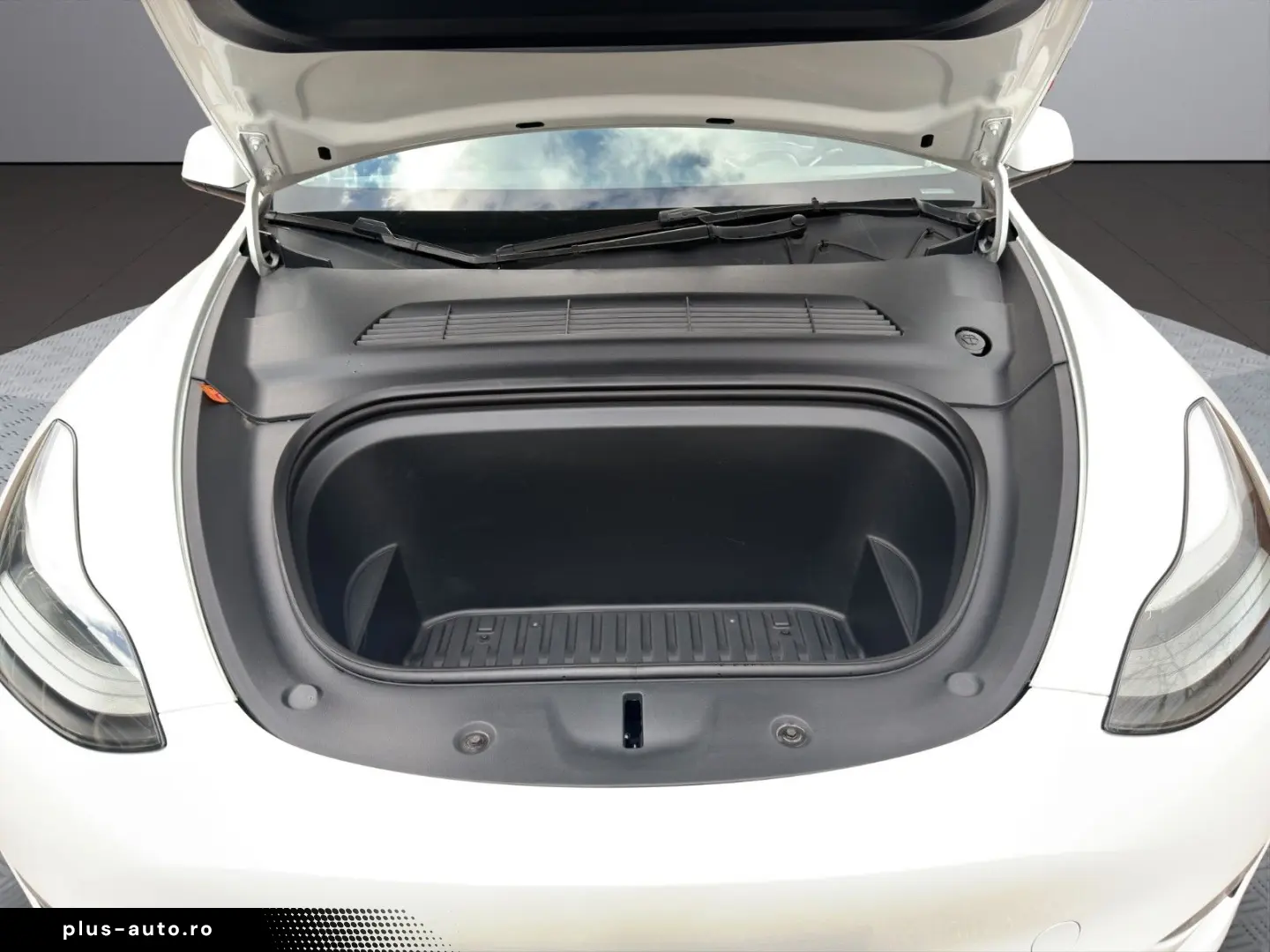 TESLA Model Y Long Range Dual AWD