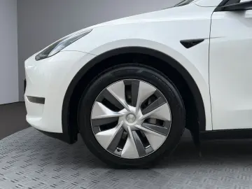 TESLA Model Y Long Range Dual AWD