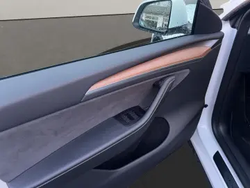 TESLA Model Y Long Range Dual