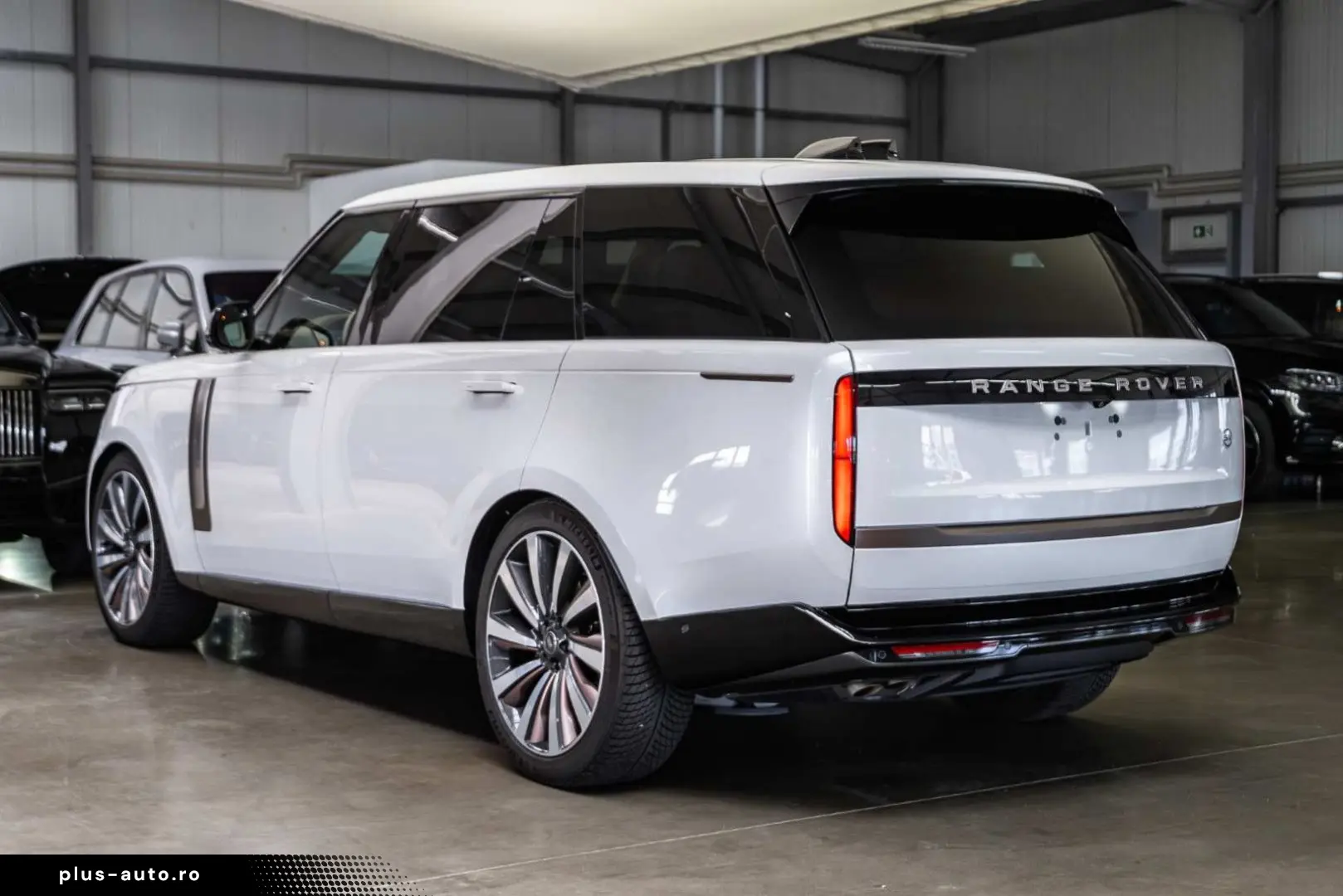 LAND ROVER Range Rover P615 LWB SV