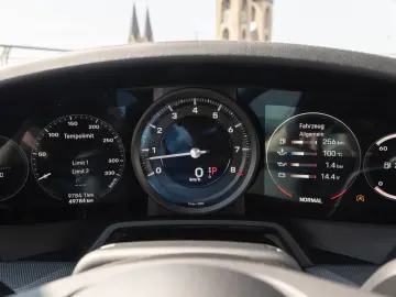 PORSCHE 911  Carrera 992 KAM PASM PDK LED CHRONO CARP