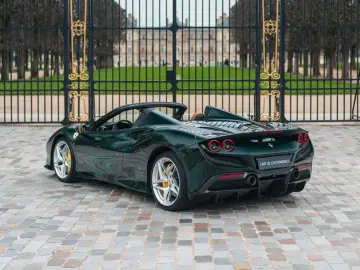 FERRARI F8 Spider - full carbon  low mileage  Xpel