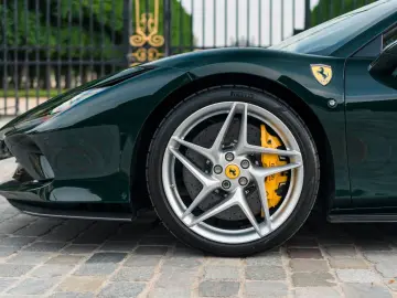 FERRARI F8 Spider - full carbon  low mileage  Xpel