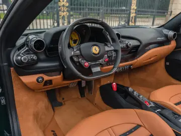 FERRARI F8 Spider - full carbon  low mileage  Xpel