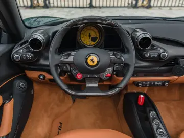 FERRARI F8 Spider - full carbon  low mileage  Xpel