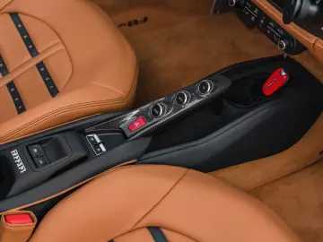 FERRARI F8 Spider - full carbon  low mileage  Xpel