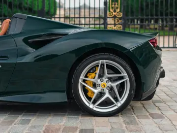 FERRARI F8 Spider - full carbon  low mileage  Xpel