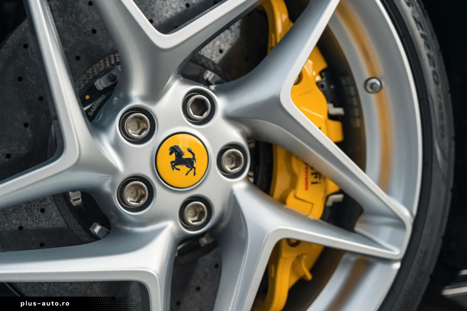 FERRARI F8 Spider - full carbon  low mileage  Xpel