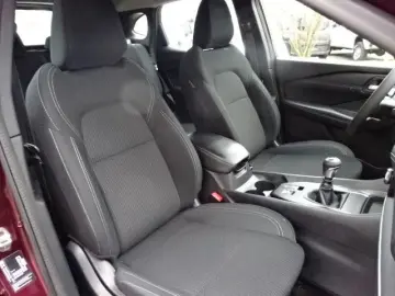 NISSAN Qashqai 140PS MHEV Visia LED Klima