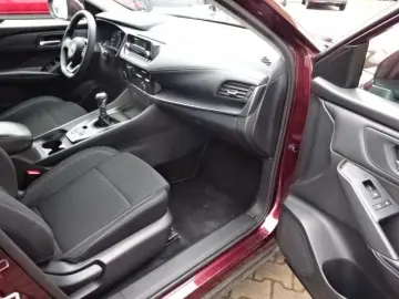 NISSAN Qashqai 140PS MHEV Visia LED Klima